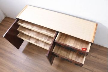 中古　美品!!　岩谷堂箪笥　「菊幸」　欅(ケヤキ)材　漆塗り　天板・脚(台輪)付きリメイク　落ち着いた和の雰囲気漂う収納箪笥(テレビ台、テレビボード、引き出し、和タンス、衣装箪笥、着物箪笥)(R-082654)