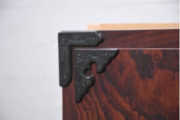中古　美品!!　岩谷堂箪笥　「菊幸」　欅(ケヤキ)材　漆塗り　天板・脚(台輪)付きリメイク　落ち着いた和の雰囲気漂う収納箪笥(テレビ台、テレビボード、引き出し、和タンス、衣装箪笥、着物箪笥)(R-082654)