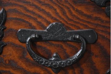 中古　美品!!　岩谷堂箪笥　「菊幸」　欅(ケヤキ)材　漆塗り　天板・脚(台輪)付きリメイク　落ち着いた和の雰囲気漂う収納箪笥(テレビ台、テレビボード、引き出し、和タンス、衣装箪笥、着物箪笥)(R-082654)