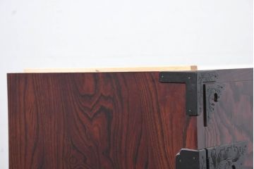 中古　美品!!　岩谷堂箪笥　「菊幸」　欅(ケヤキ)材　漆塗り　天板・脚(台輪)付きリメイク　落ち着いた和の雰囲気漂う収納箪笥(テレビ台、テレビボード、引き出し、和タンス、衣装箪笥、着物箪笥)(R-082654)