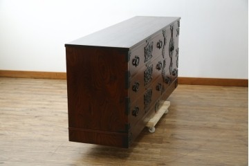 中古　美品　岩谷堂箪笥　「菊幸」　欅(ケヤキ)材　漆塗り　重厚感ある金具が上品な雰囲気を醸し出すサイドチェスト　(R-082655)