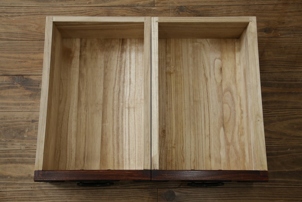 中古　美品　岩谷堂箪笥　「菊幸」　欅(ケヤキ)材　漆塗り　重厚感ある金具が上品な雰囲気を醸し出すサイドチェスト　(R-082655)