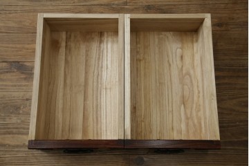 中古　美品　岩谷堂箪笥　「菊幸」　欅(ケヤキ)材　漆塗り　重厚感ある金具が上品な雰囲気を醸し出すサイドチェスト　(R-082655)