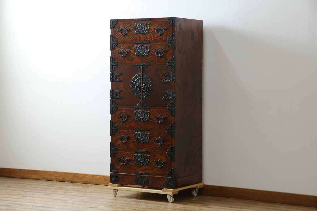 中古　美品　岩谷堂箪笥　「菊幸」　漆塗り　欅(ケヤキ)材　美しい木目が魅力的な縦型チェスト　(R-082656)