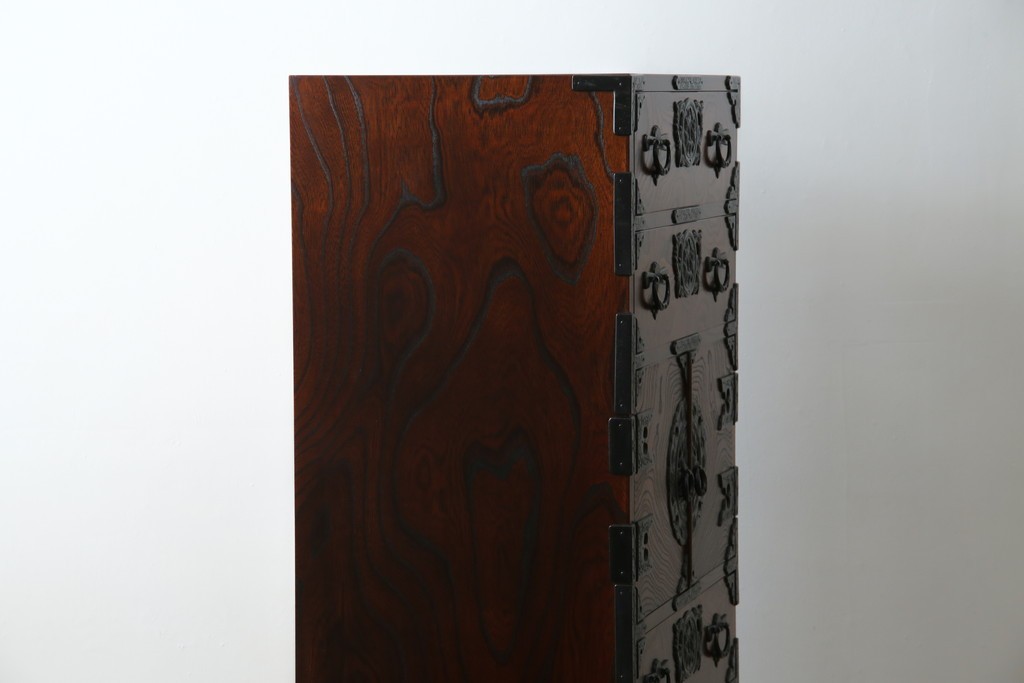 中古　美品　岩谷堂箪笥　「菊幸」　漆塗り　欅(ケヤキ)材　美しい木目が魅力的な縦型チェスト　(R-082656)