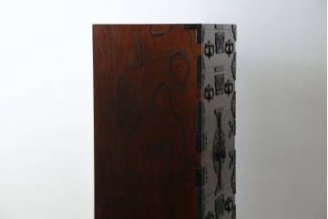 中古　美品　岩谷堂箪笥　「菊幸」　漆塗り　欅(ケヤキ)材　美しい木目が魅力的な縦型チェスト　(R-082656)