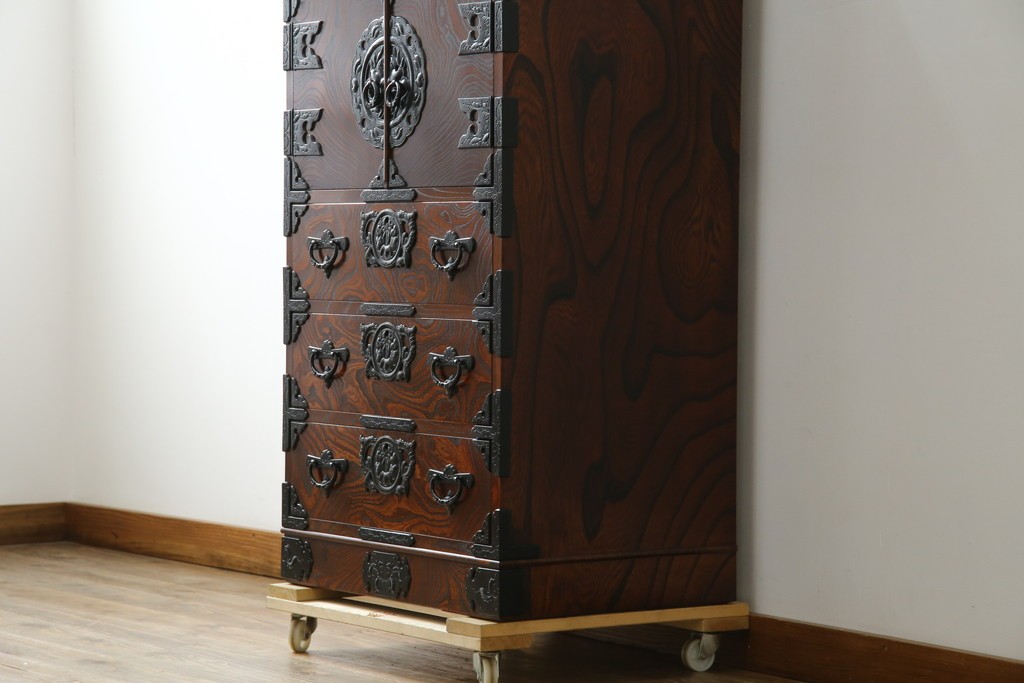 中古　美品　岩谷堂箪笥　「菊幸」　漆塗り　欅(ケヤキ)材　美しい木目が魅力的な縦型チェスト　(R-082656)