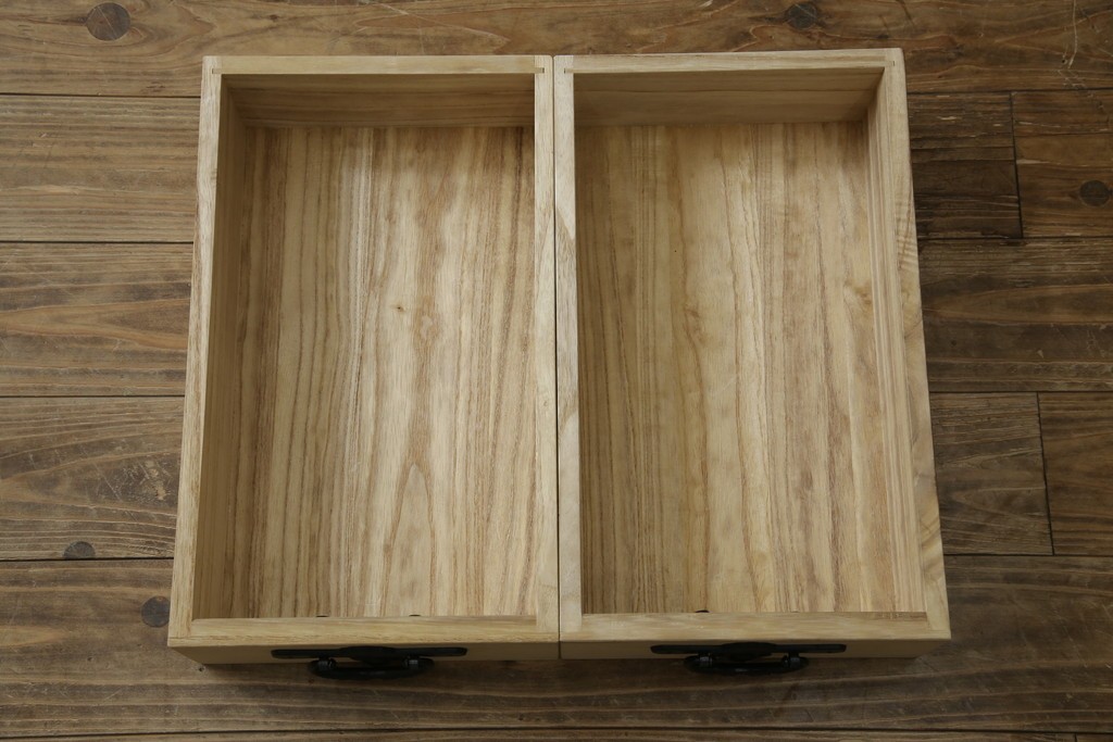 中古　美品　岩谷堂箪笥　「菊幸」　漆塗り　欅(ケヤキ)材　美しい木目が魅力的な縦型チェスト　(R-082656)