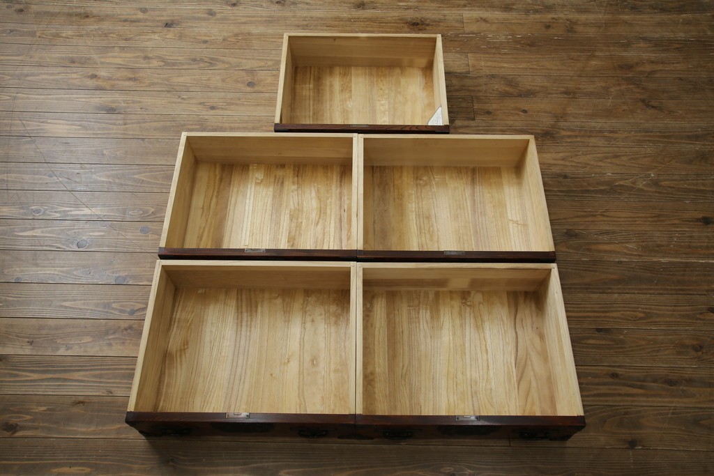 中古　美品　岩谷堂箪笥　「菊幸」　漆塗り　欅(ケヤキ)材　美しい木目が魅力的な縦型チェスト　(R-082656)