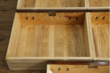 中古　美品　岩谷堂箪笥　「菊幸」　漆塗り　欅(ケヤキ)材　美しい木目が魅力的な縦型チェスト　(R-082656)