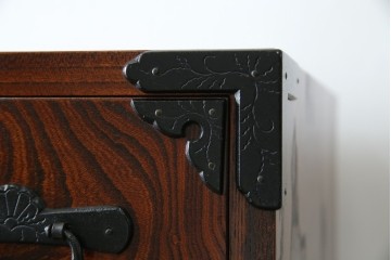 中古　美品　岩谷堂箪笥　「菊幸」　漆塗り　欅(ケヤキ)材　美しい木目が魅力的な縦型チェスト　(R-082656)