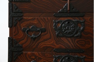 中古　美品　岩谷堂箪笥　「菊幸」　漆塗り　欅(ケヤキ)材　美しい木目が魅力的な縦型チェスト　(R-082656)