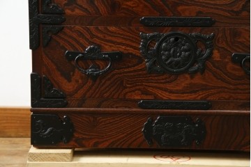 中古　美品　岩谷堂箪笥　「菊幸」　漆塗り　欅(ケヤキ)材　美しい木目が魅力的な縦型チェスト　(R-082656)