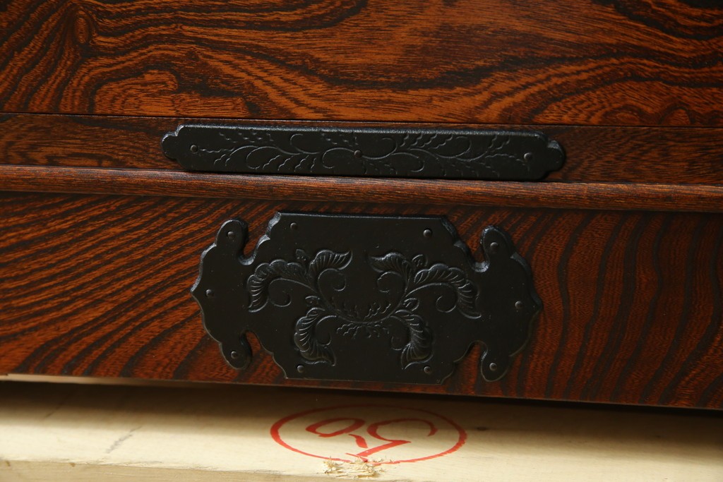 中古　美品　岩谷堂箪笥　「菊幸」　漆塗り　欅(ケヤキ)材　美しい木目が魅力的な縦型チェスト　(R-082656)