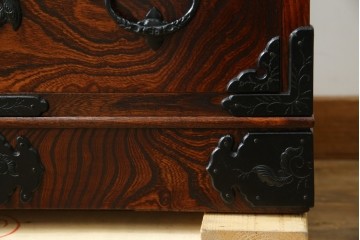 中古　美品　岩谷堂箪笥　「菊幸」　漆塗り　欅(ケヤキ)材　美しい木目が魅力的な縦型チェスト　(R-082656)