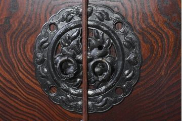 中古　美品　岩谷堂箪笥　「菊幸」　漆塗り　欅(ケヤキ)材　美しい木目が魅力的な縦型チェスト(収納箪笥、和箪笥、引き出し、整理タンス)(R-082656)