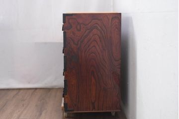中古　美品!!　岩谷堂箪笥　「菊幸」　欅(ケヤキ)材　ヒノキ天板・脚(台輪)付きリメイク　漆塗り　和の趣あふれる収納箪笥(引き出し、和タンス、衣装箪笥)(R-082658)