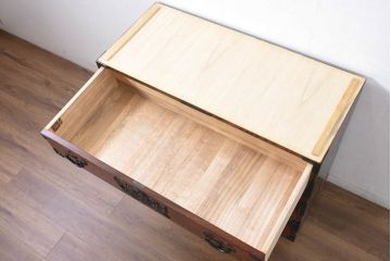 中古　美品!!　岩谷堂箪笥　「菊幸」　欅(ケヤキ)材　ヒノキ天板・脚(台輪)付きリメイク　漆塗り　和の趣あふれる収納箪笥(引き出し、和タンス、衣装箪笥)(R-082658)