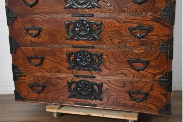 中古　美品!!　岩谷堂箪笥　「菊幸」　欅(ケヤキ)材　ヒノキ天板・脚(台輪)付きリメイク　漆塗り　和の趣あふれる収納箪笥(引き出し、和タンス、衣装箪笥)(R-082658)