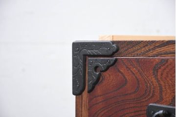 中古　美品!!　岩谷堂箪笥　「菊幸」　欅(ケヤキ)材　ヒノキ天板・脚(台輪)付きリメイク　漆塗り　和の趣あふれる収納箪笥(引き出し、和タンス、衣装箪笥)(R-082658)