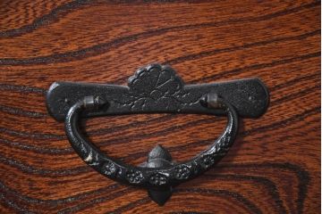 中古　美品!!　岩谷堂箪笥　「菊幸」　欅(ケヤキ)材　ヒノキ天板・脚(台輪)付きリメイク　漆塗り　和の趣あふれる収納箪笥(引き出し、和タンス、衣装箪笥)(R-082658)