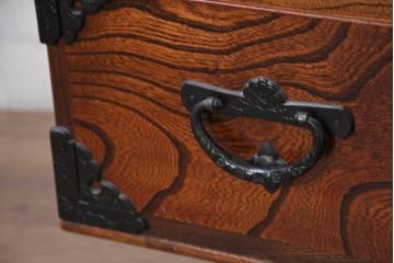 中古　美品!!　岩谷堂箪笥　「菊幸」　欅(ケヤキ)材　ヒノキ天板・脚(台輪)付きリメイク　漆塗り　和の趣あふれる収納箪笥(引き出し、和タンス、衣装箪笥)(R-082658)