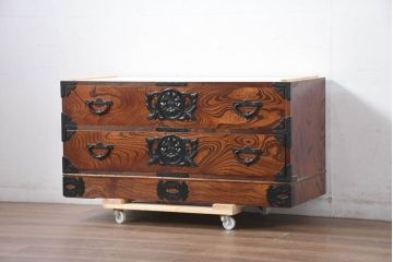 中古　美品!!　岩谷堂箪笥　「菊幸」　ヒノキ天板リメイク　和の趣あふれるローチェスト(テレビボード、テレビ台、リビングボード、ローボード、引き出し、収納箪笥)(R-082659)