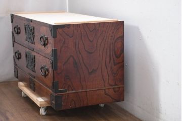 中古　美品!!　岩谷堂箪笥　「菊幸」　ヒノキ天板リメイク　和の趣あふれるローチェスト(テレビボード、テレビ台、リビングボード、ローボード、引き出し、収納箪笥)(R-082659)