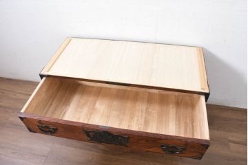 中古　美品!!　岩谷堂箪笥　「菊幸」　ヒノキ天板リメイク　和の趣あふれるローチェスト(テレビボード、テレビ台、リビングボード、ローボード、引き出し、収納箪笥)(R-082659)