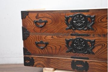 中古　美品!!　岩谷堂箪笥　「菊幸」　ヒノキ天板リメイク　和の趣あふれるローチェスト(テレビボード、テレビ台、リビングボード、ローボード、引き出し、収納箪笥)(R-082659)