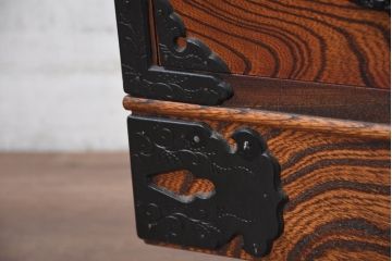 中古　美品!!　岩谷堂箪笥　「菊幸」　ヒノキ天板リメイク　和の趣あふれるローチェスト(テレビボード、テレビ台、リビングボード、ローボード、引き出し、収納箪笥)(R-082659)