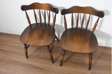 中古　美品　飛騨産業　キツツキマーク　木のぬくもりを感じるダイニングチェア2脚セット(Dチェア、板座チェア、椅子、イス、ウインザーチェア、ウィンザーチェア、アームレスチェア、バラ売り可能)(R-082662)