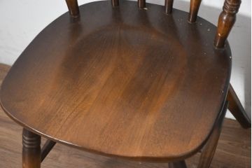 中古　美品　飛騨産業　キツツキマーク　木のぬくもりを感じるダイニングチェア2脚セット(Dチェア、板座チェア、椅子、イス、ウインザーチェア、ウィンザーチェア、アームレスチェア、バラ売り可能)(R-082662)