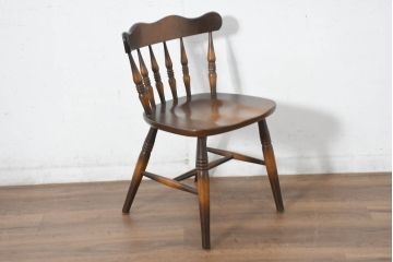 中古　美品　飛騨産業　キツツキマーク　木のぬくもりを感じるダイニングチェア2脚セット(Dチェア、板座チェア、椅子、イス、ウインザーチェア、ウィンザーチェア、アームレスチェア、バラ売り可能)(R-082662)