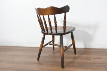 中古　美品　飛騨産業　キツツキマーク　木のぬくもりを感じるダイニングチェア2脚セット(Dチェア、板座チェア、椅子、イス、ウインザーチェア、ウィンザーチェア、アームレスチェア、バラ売り可能)(R-082662)