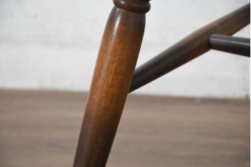 中古　美品　飛騨産業　キツツキマーク　木のぬくもりを感じるダイニングチェア2脚セット(Dチェア、板座チェア、椅子、イス、ウインザーチェア、ウィンザーチェア、アームレスチェア、バラ売り可能)(R-082662)