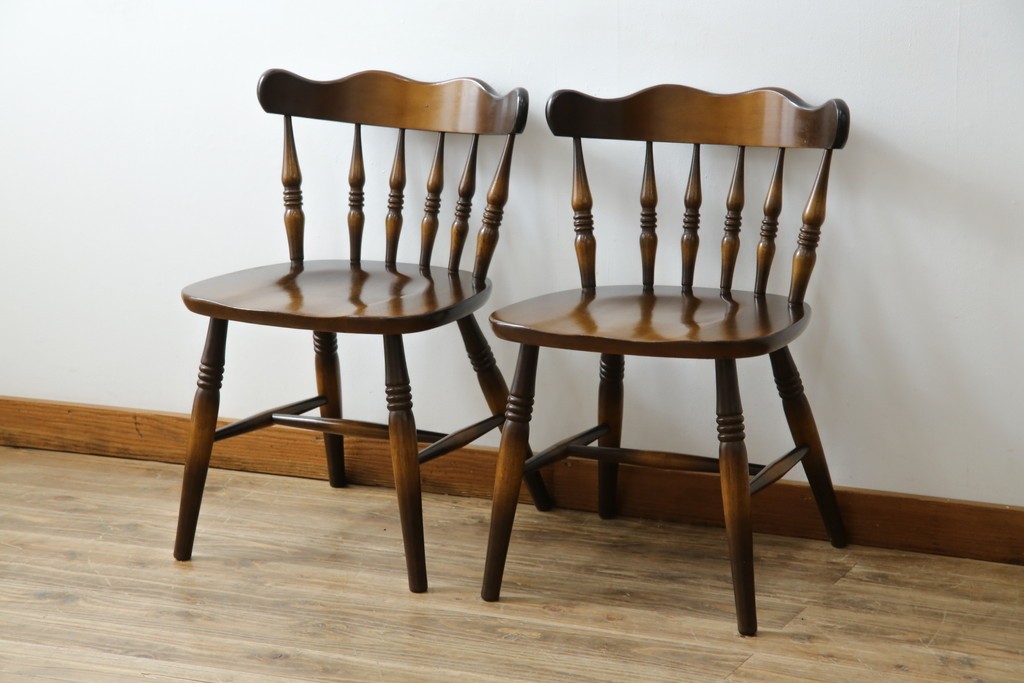 中古　美品　飛騨産業　キツツキマーク　木のぬくもりを感じるダイニングチェア2脚セット　(R-082662)