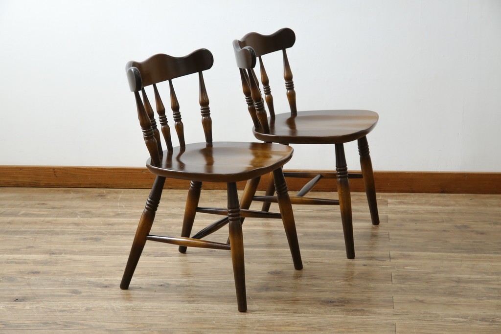 中古　美品　飛騨産業　キツツキマーク　木のぬくもりを感じるダイニングチェア2脚セット　(R-082662)