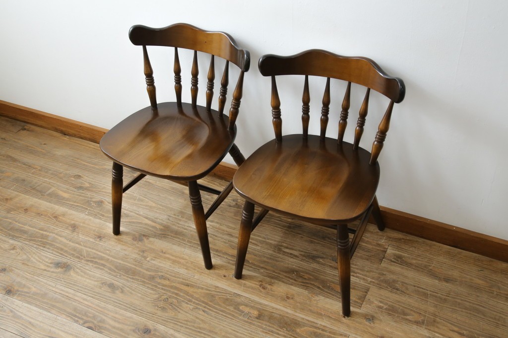 中古　美品　飛騨産業　キツツキマーク　木のぬくもりを感じるダイニングチェア2脚セット　(R-082662)