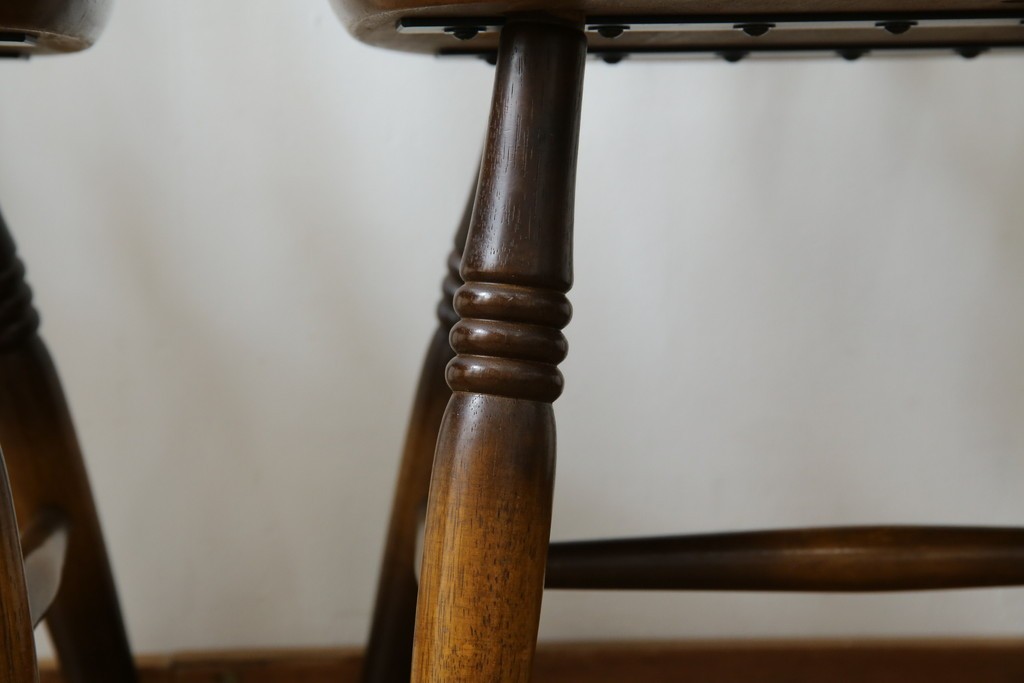 中古　美品　飛騨産業　キツツキマーク　木のぬくもりを感じるダイニングチェア2脚セット　(R-082662)