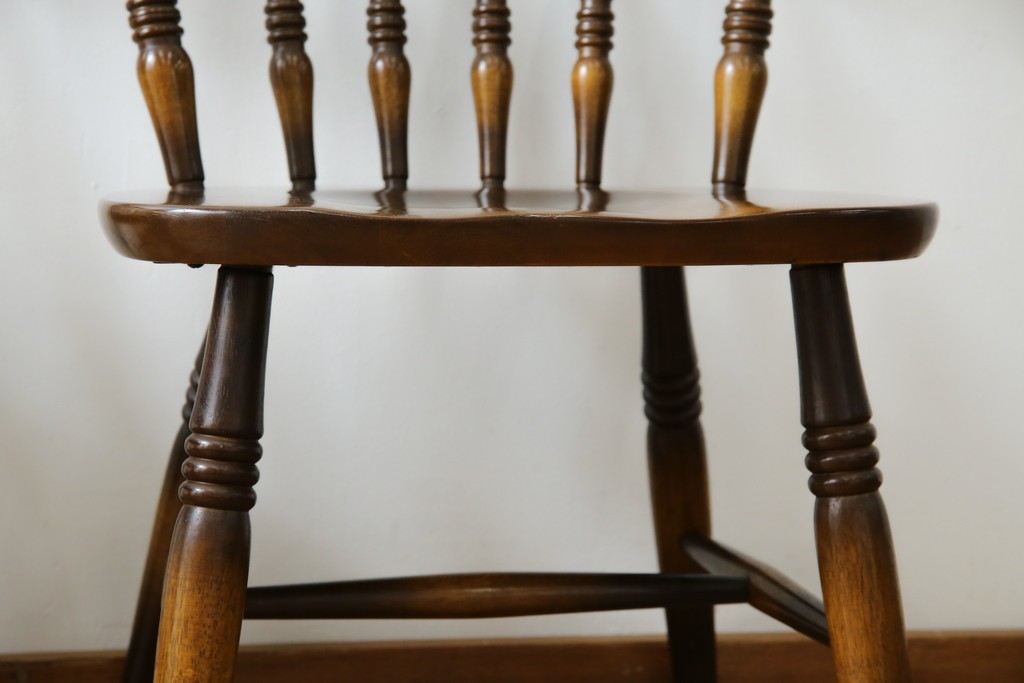 中古　美品　飛騨産業　キツツキマーク　木のぬくもりを感じるダイニングチェア2脚セット　(R-082662)