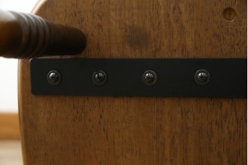 中古　美品　飛騨産業　キツツキマーク　木のぬくもりを感じるダイニングチェア2脚セット　(R-082662)