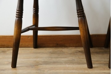 中古　美品　飛騨産業　キツツキマーク　木のぬくもりを感じるダイニングチェア2脚セット　(R-082662)