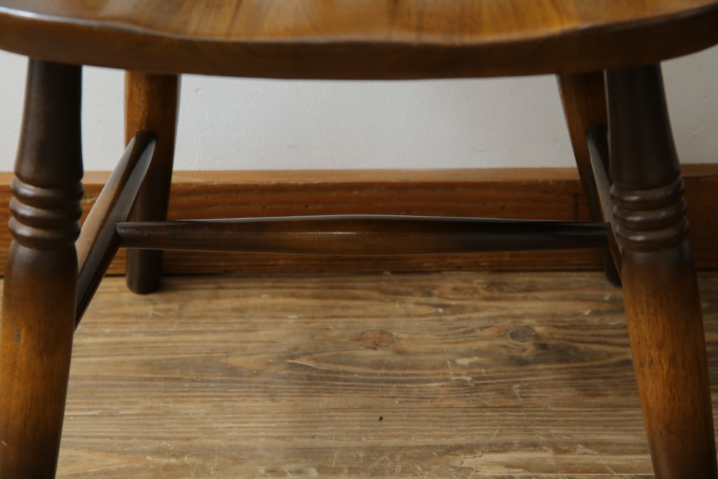 中古　美品　飛騨産業　キツツキマーク　木のぬくもりを感じるダイニングチェア2脚セット　(R-082662)