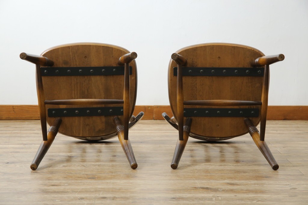 中古　美品　飛騨産業　キツツキマーク　木のぬくもりを感じるダイニングチェア2脚セット　(R-082662)