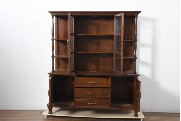 中古　美品　国会議事堂納品の高級家具メーカー　徳田家具　細部まで丁寧につくりこまれた重厚感あるキャビネット(収納棚、飾り棚、ガラスケース、ショーケース、戸棚、カップボード、店舗什器)(R-082663)