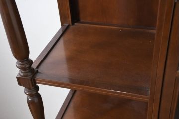 中古　美品　国会議事堂納品の高級家具メーカー　徳田家具　細部まで丁寧につくりこまれた重厚感あるキャビネット(収納棚、飾り棚、ガラスケース、ショーケース、戸棚、カップボード、店舗什器)(R-082663)