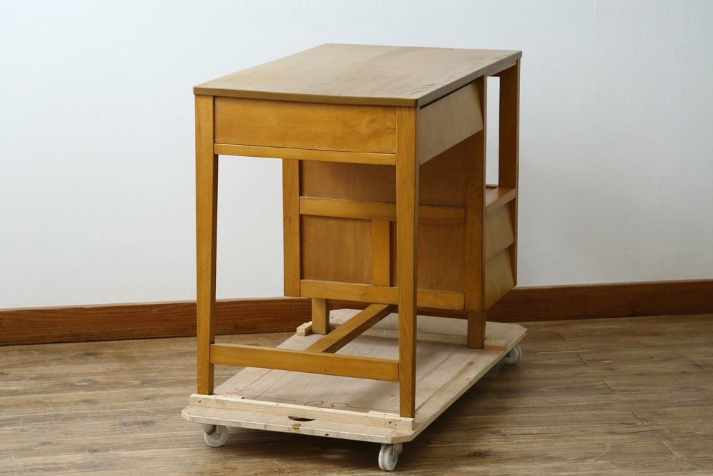 和製アンティーク　希少な子供サイズ　レトロで可愛らしい雰囲気の片袖机　(R-082664)