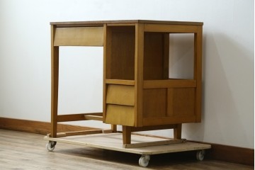 和製アンティーク　希少な子供サイズ　レトロで可愛らしい雰囲気の片袖机　(R-082664)