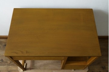 和製アンティーク　希少な子供サイズ　レトロで可愛らしい雰囲気の片袖机　(R-082664)